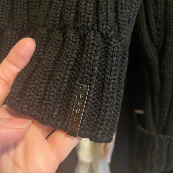 Sold Authentic Fendi black sweater size 42 - Picture 1 of 8